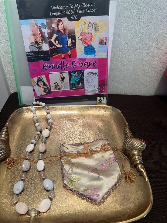 Vintage Bead Necklace & Pouch Jewelry - #1958**Vintage Beaded White Stone Necklace with Clear Accents Pouch